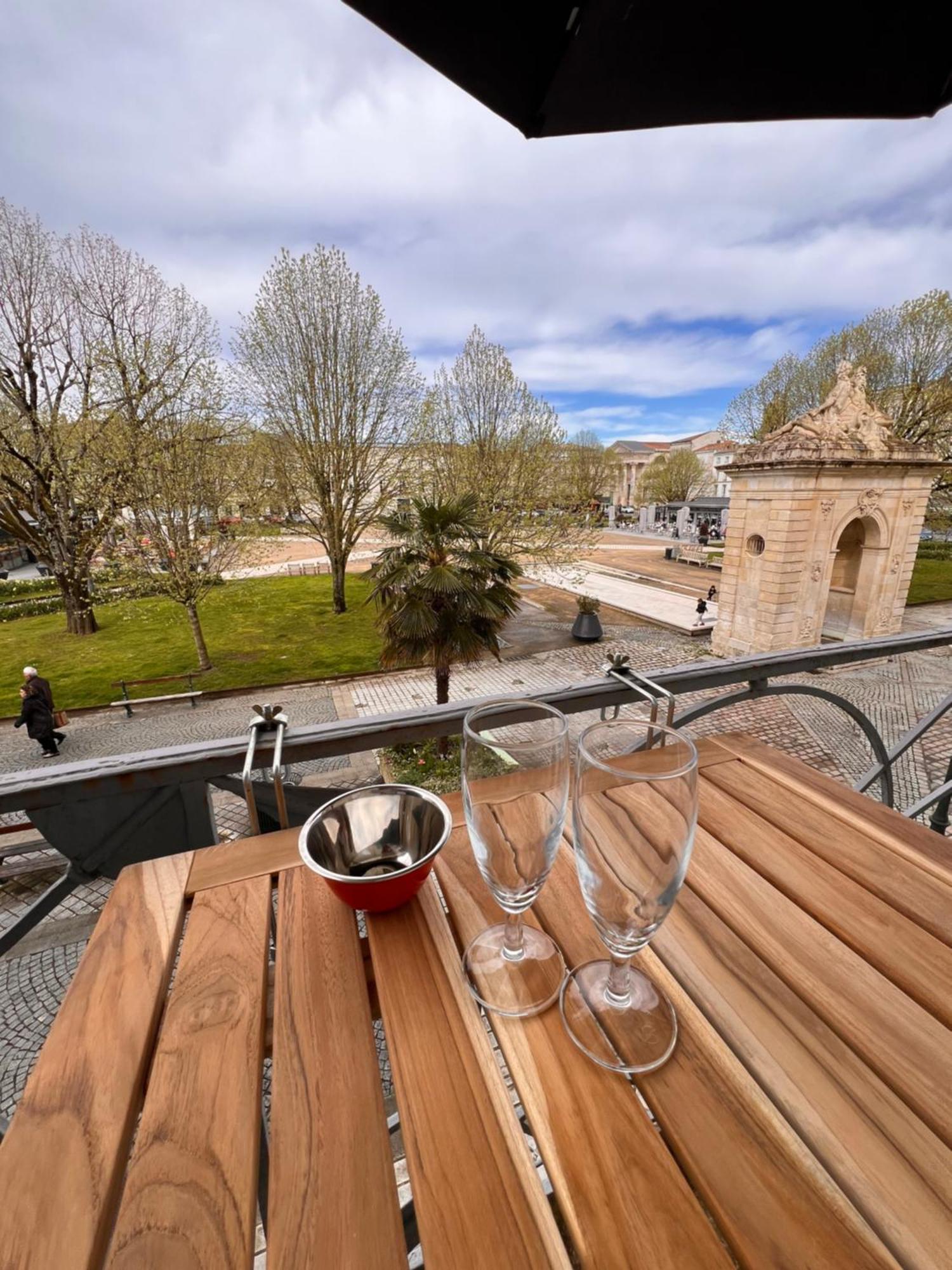 La Colbertine - Charming Apartment In Place Colbert Rochefort  Eksteriør billede
